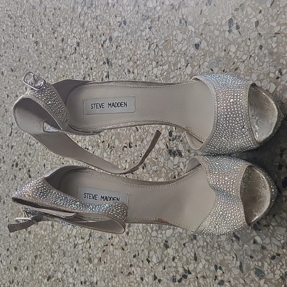 Steve Madden Glittering Silver Heels - Picture 1 of 2